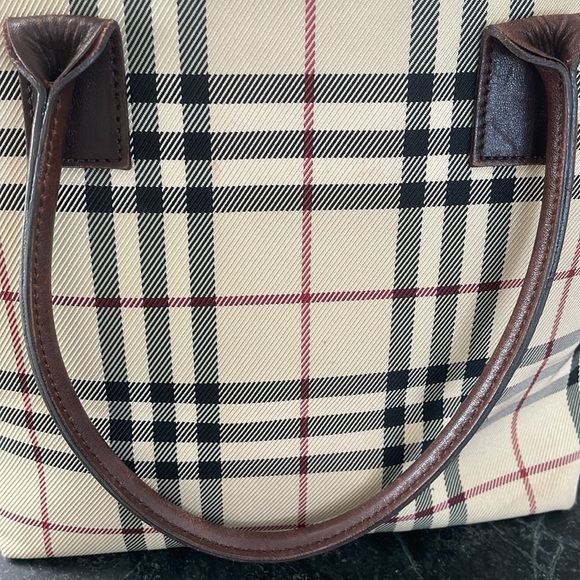 AUTHENTIC Burberry Leather Trimmed Tote in Nova Plaid - Picture 11 of 14